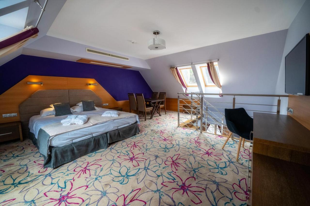 Hotel & Spa Czarny Gron Rzyki Eksteriør bilde