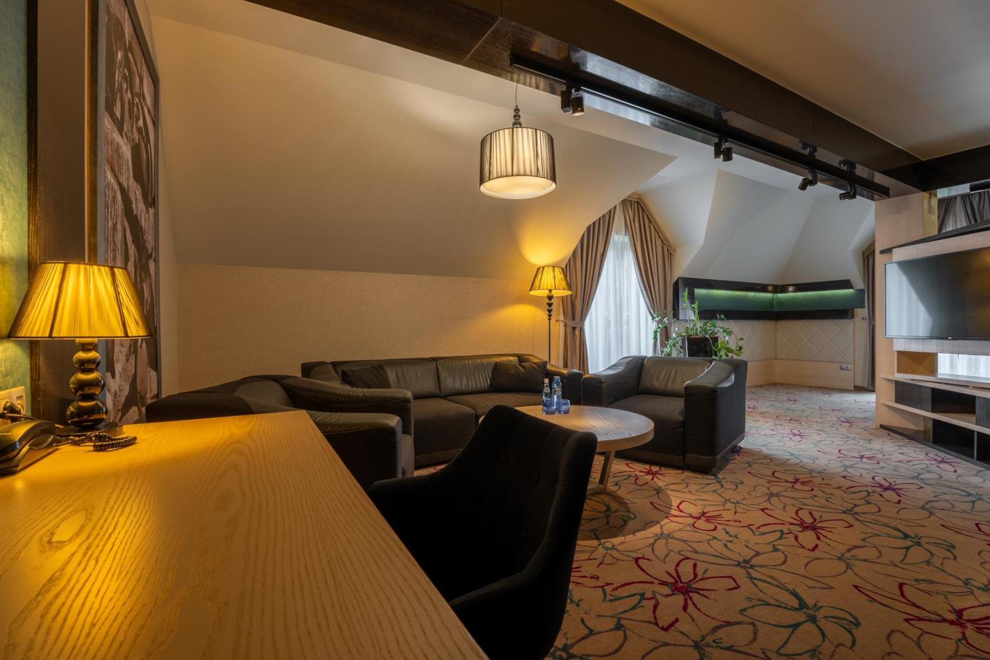 Hotel & Spa Czarny Gron Rzyki Eksteriør bilde