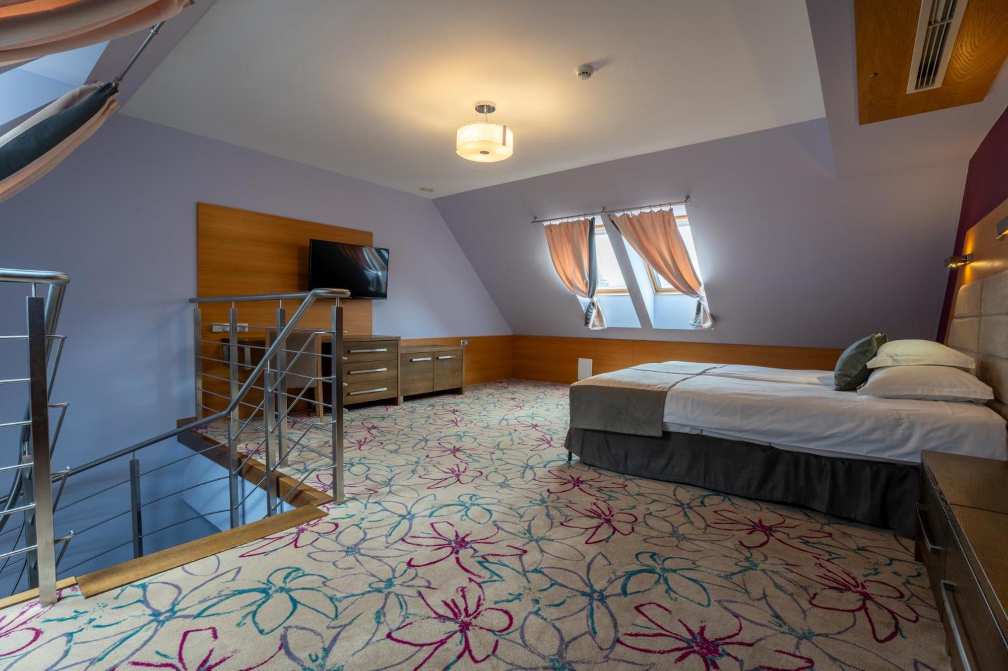 Hotel & Spa Czarny Gron Rzyki Eksteriør bilde