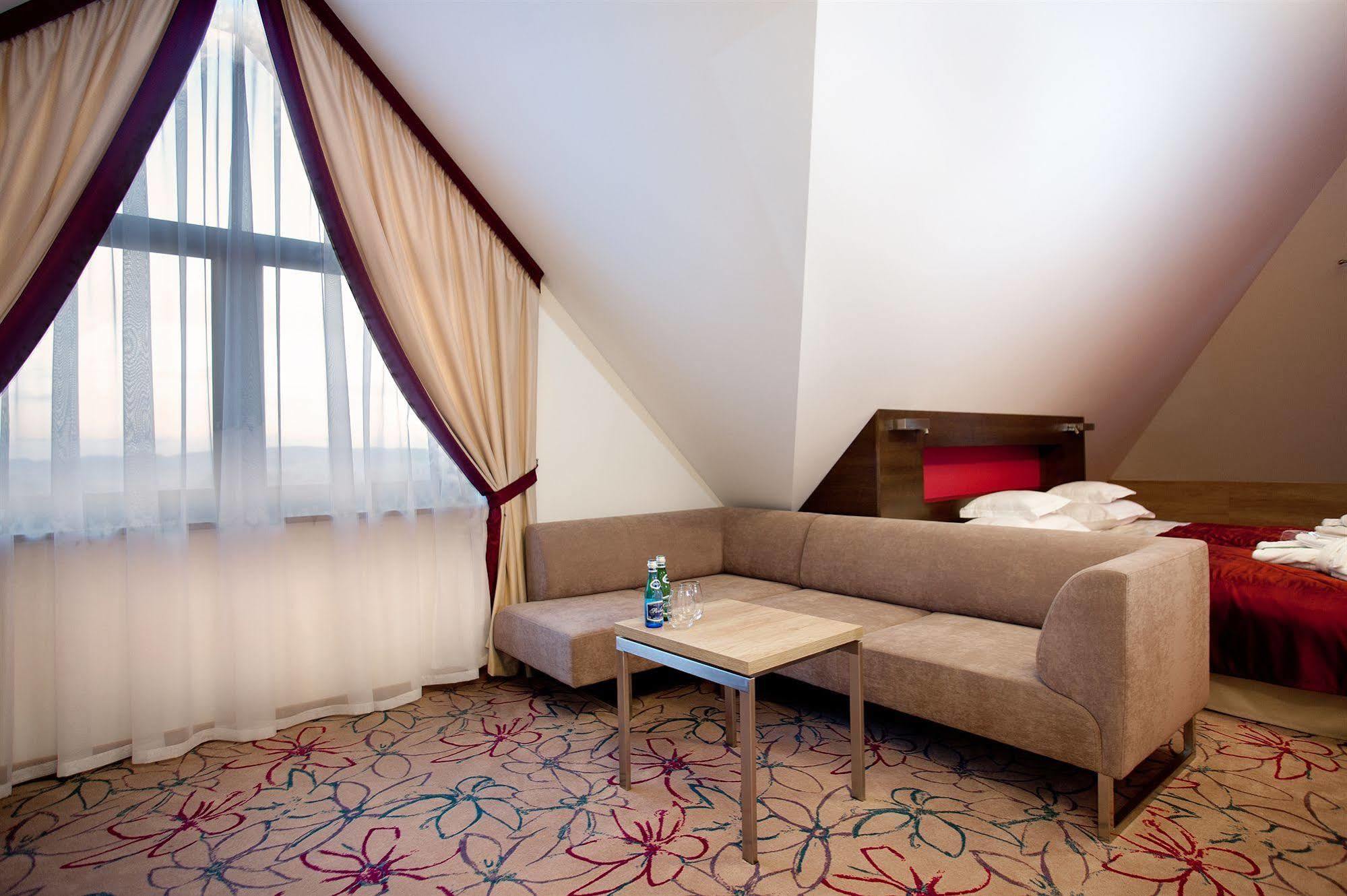 Hotel & Spa Czarny Gron Rzyki Eksteriør bilde