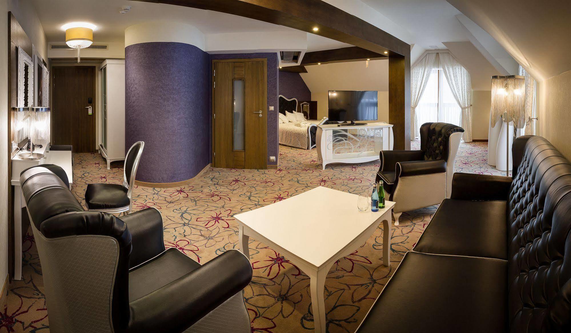 Hotel & Spa Czarny Gron Rzyki Eksteriør bilde
