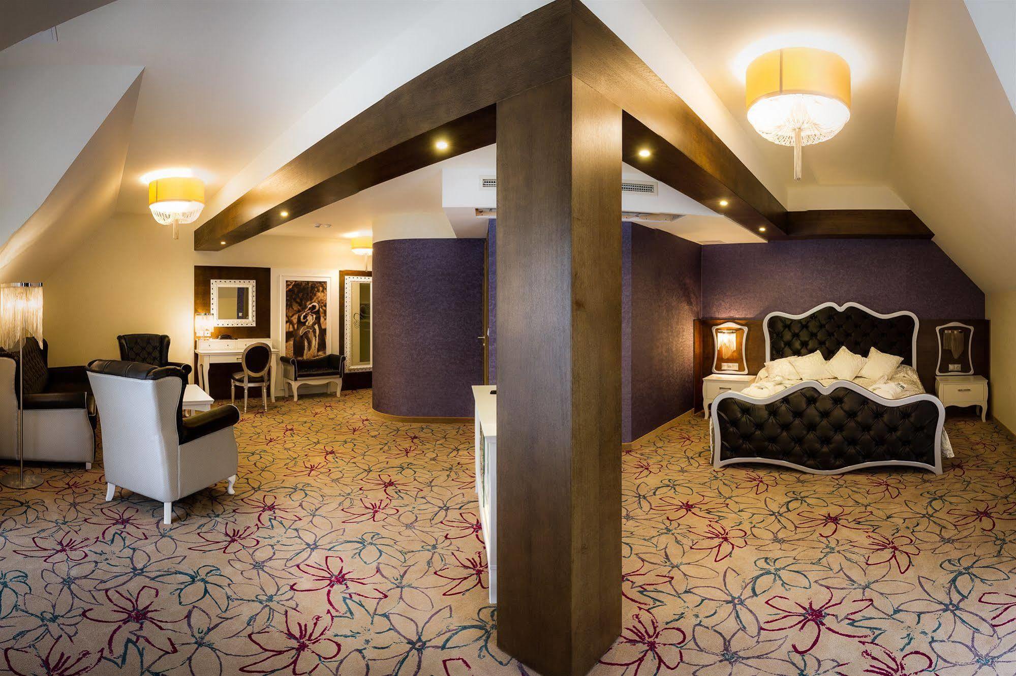 Hotel & Spa Czarny Gron Rzyki Eksteriør bilde